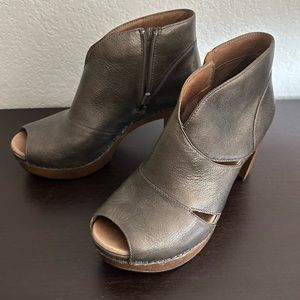 Dansko Nubuck Peep Toe Leather Ankle Bootie 38 Heels